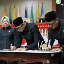 Ketua DPRD Ahmad Giri Akbar Pimpin Rapat Paripurna Raperda APBD 2024 dan Persetujuan RPJMD 2025-2029