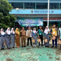 Kepala BNNK Lampung Selatan jadi Pembina Apel Pagi dan Serahkan Penghargaan di SMAN 2 Kalianda