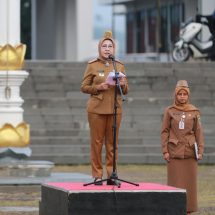 Tina Malinda Sampaikan Salam Perpisahan Jelang Purna Tugas di Apel Mingguan Pemprov Lampung