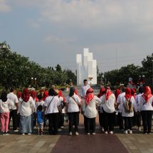 Gerakan Rakyat Nusantara (GRN) Maknai HUT ke-80 RI Dengan Tabur Bunga di Taman Makam Pahlawan Kalibata