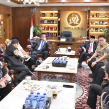 Bawa Suara Aksi Damai, Gubernur Rahmat Mirzani Djausal Temui Ketua MPR RI Ahmad Muzani dan Wamensesneg Diteruskan ke Presiden