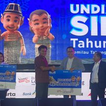 Keren, Nasabah Bank Lampung Raih Hadiah Uang Tunai Rp100 Juta Undian Simpeda