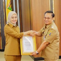 34 Tahun Mengabdi, Wagub Jihan Nurlaela Lepas Kepala Biro PBJ Puadi Jailani Purna Bhakti