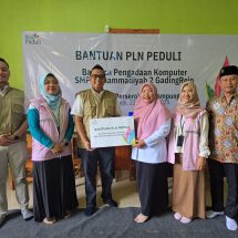 Dukung Generasi Muda Melek Digitalisasi di Hari Sumpah Pemuda, PLN Beri Bantuan Komputer ke SMP Muhammadiyah 2 Gading Rejo