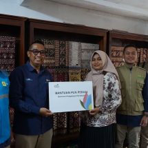 Dorong Pelestarian Wastra Lampung dan Pertumbuhan Ekonomi Lokal, PLN UID Lampung Salurkan Bantuan Untuk UMKM Qinan Tapis Pringsewu