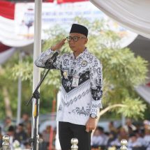 Gubernur Pimpin Upacara Hari Guru Nasional, Pemerintah Finalisasi Sentralisasi Tata Kelola Guru dan Tenaga Kependidikan