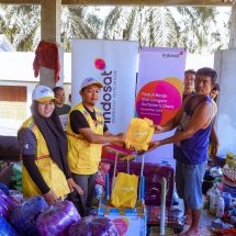 Indosat Ooredoo Hutchison Hadir Berikan Bantuan Kemanusiaan Warga Terdampak Bencana di Langkat Sumatra Utara