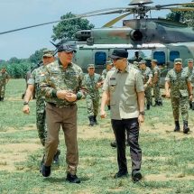 Gubernur Mirza Dampingi Menhan RI Sjafrie Sjamsoeddin Tinjau Fasilitas Markas Komando Batalyon Infanteri TP 848/Satya Pandya Cakti Anak Tuha