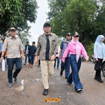 Bupati Pesawaran Nanda Indira Dampingi Gubernur Tinjau Sejumlah Ruas Jalan