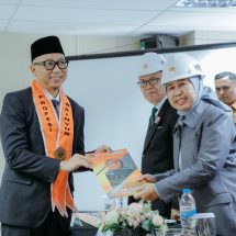 Gubernur Rahmat Mirzani Djausal dan Sekdaprov Marindo Raih Predikat Lulusan Terbaik Program Profesi Insinyur Fakultas Teknik Unila Periode April 2026