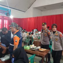May Day di Lampung: Polisi Gelar Khitan Massal hingga Bagikan Ratusan Paket Sembako