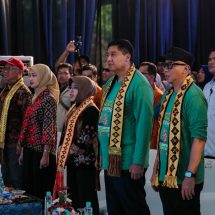 Gubernur Mirza, Wagub Jihan Dampingi Menteri PKP Maruarar Sirait Serahkan secara Simbolis Bantuan Kredit Program Perumahan