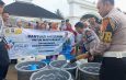 Ditlantas Polda Lampung Salurkan 16.000 Liter Air Bersih ke 100 KK di Pesawaran Sambut HUT Bhayangkara ke-80