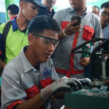 Perkuat Ekosistem Kendaraan Listrik melalui Pendidikan Vokasi, PLN UID Lampung Raih TOP CSR Awards 2026 STAR 4