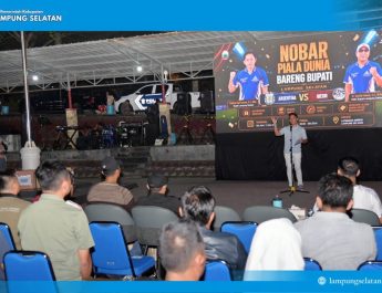 UMKM Raup Berkah dari Nobar Piala Dunia, Bupati Egi: Gema HELAU Gerakkan Ekonomi Rakyat dan Perkuat Gotong Royong