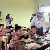 Turun Langsung ke Sekolah di Natar, Bupati Radityo Egi dan Kajati Lampung Pastikan Program MBG Berjalan Sesuai SOP