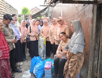 Sentuh Langsung Keluarga Penerima Bantuan, Ketua TP PKK Lampung Selatan Perkuat Pendampingan Anak Berisiko Stunting