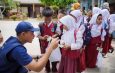 Kibarkan Merah Putih 81 Meter, Relawan Bakti BUMN Tutup Aksi Pengabdian di Desa Bulok