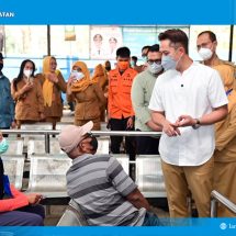 Turun Langsung Pastikan Warga Tetap Aman, Bupati Egi Siagakan Layanan Kesehatan Hadapi Dampak Erupsi Anak Krakatau