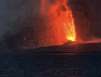 Erupsi Gunung Anak Krakatau Masih Berlangsung, Warga Diminta Waspada Abu Vulkanik