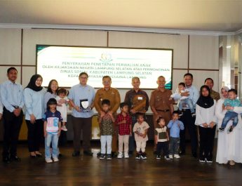 Kajari Lampung Selatan Serahkan Penetapan Perwalian, Dinas Sosial Kawal Hak Delapan Anak Yayasan Bussaina Lampung