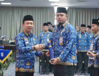 Sekdaprov Lantik Pejabat Pengawas dan Fungsional Serta Sumpah Janji PNS Perkuat Birokrasi Profesional dan Adaptif