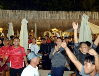 Indonesia Juara FIFA ASEAN Cup 2026, Bupati Egi dan Warga Bersatu dalam Kebanggaan Merah Putih di Pantai Sanggar