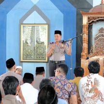 Salat Jumat Keliling di Masjid Airan, Kapolda Lampung Perkenalkan Diri dan Tegaskan Semangat Polisi untuk Masyarakat