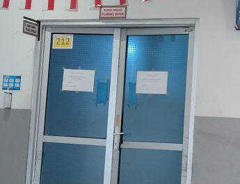 Di Balik Pintu Ruang Operasi RSUAM, Ada Doa yang Menguatkan Keluarga Pasien