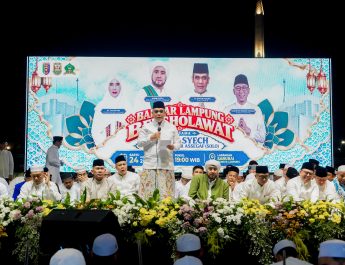 Bandar Lampung Berselawat, Gubernur Mirza Ajak Masyarakat Perkuat Persatuan dan Doakan Kemajuan Lampung
